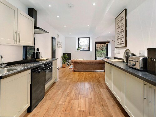 Pinewood Mansion - Filming Locations Locations Direct -58