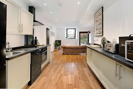 Pinewood Mansion - Filming Locations Locations Direct -58