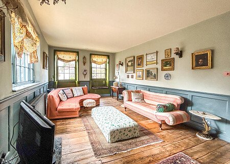 Painted wooden panelling - Filming Locations Locations Direct -03