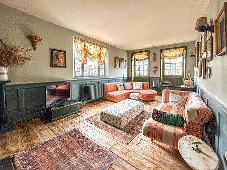 Painted wooden panelling - Filming Locations Locations Direct -15