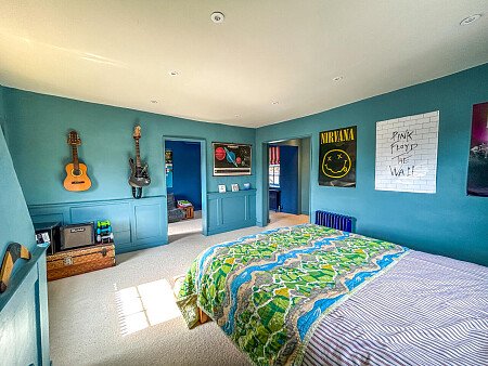 Painted wooden panelling - Filming Locations Locations Direct -40