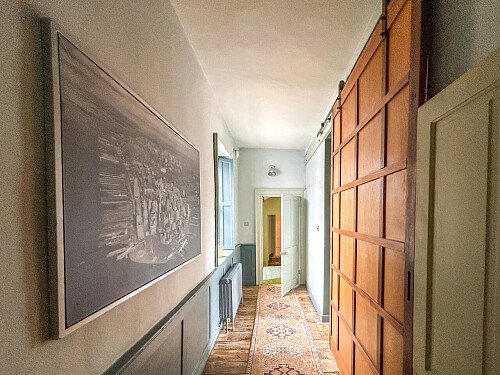 Painted wooden panelling - Filming Locations Locations Direct -55