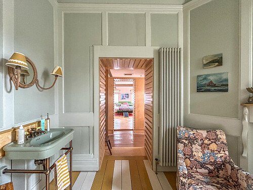 Painted wooden panelling - Filming Locations Locations Direct -70