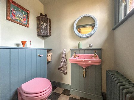 Painted wooden panelling - Filming Locations Locations Direct -84