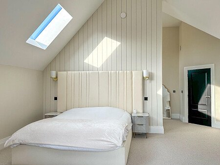 Triangular high ceiling bedrrom - Filming Locations Locations Direct -11