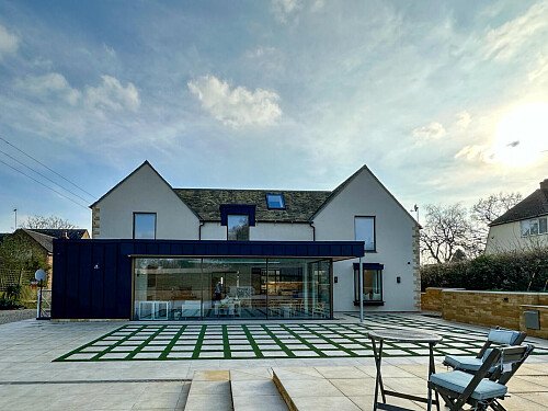 Triangular high ceiling bedrrom - Filming Locations Locations Direct -13