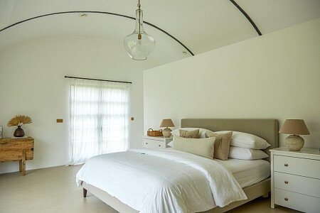 Curved ceiling building - Filming Photoshoot Locations-03