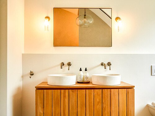 Curved ceiling building - Filming Photoshoot Locations-16