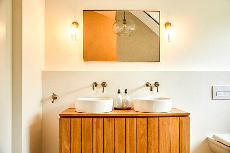 Curved ceiling building - Filming Photoshoot Locations-16