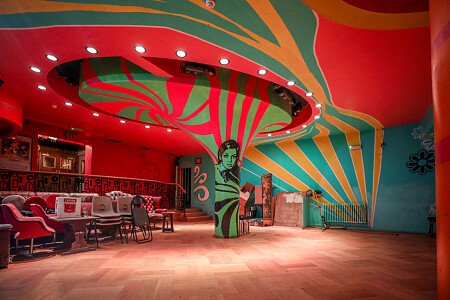 Red Venue  - Filming Locations Locations Direct -04