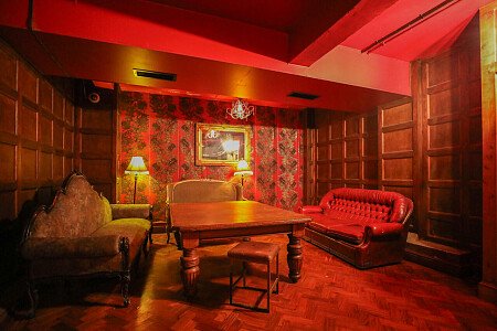 Red Venue  - Filming Locations Locations Direct -10