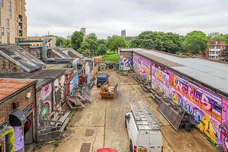 Red Venue  - Filming Locations Locations Direct -14