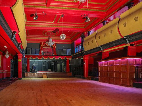 Red Venue  - Filming Locations Locations Direct -16