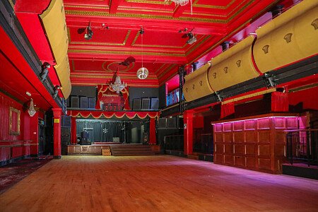 Red Venue  - Filming Locations Locations Direct -16