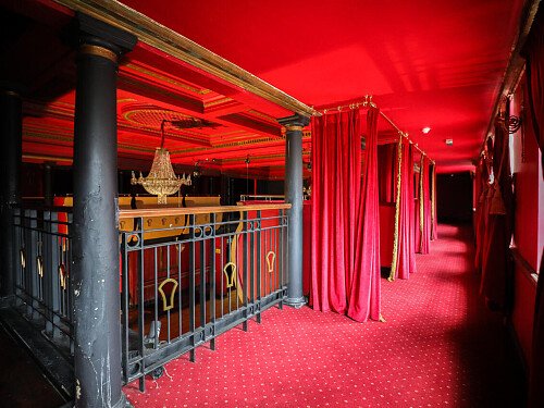 Red Venue  - Filming Locations Locations Direct -19