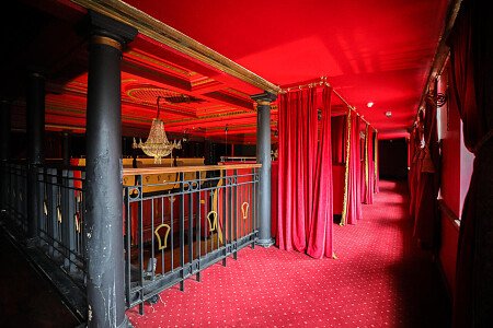 Red Venue  - Filming Locations Locations Direct -19