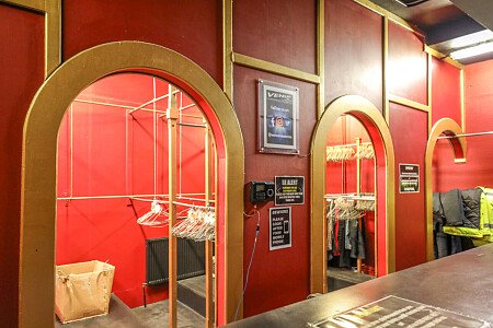 Red Venue  - Filming Locations Locations Direct -21