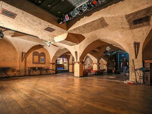 Red Venue  - Filming Locations Locations Direct -26