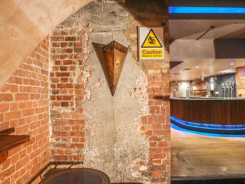 Red Venue  - Filming Locations Locations Direct -25