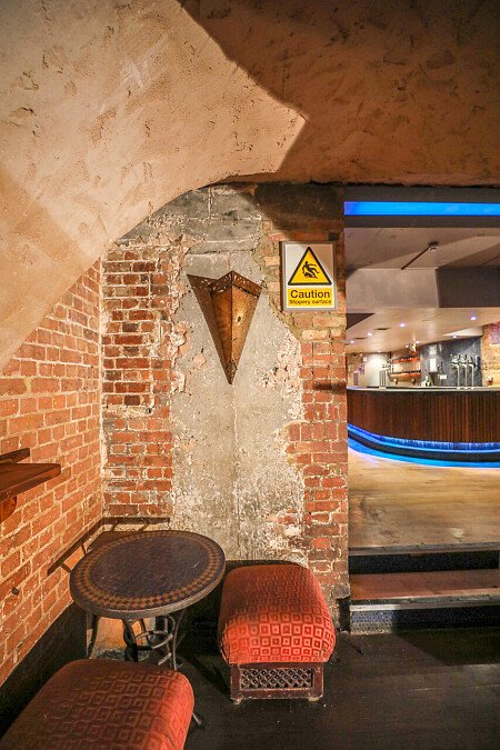 Red Venue  - Filming Locations Locations Direct -25