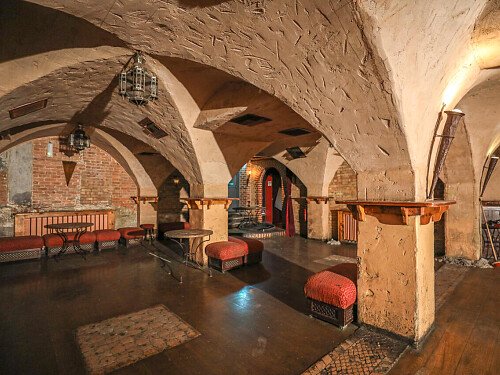 Red Venue  - Filming Locations Locations Direct -27