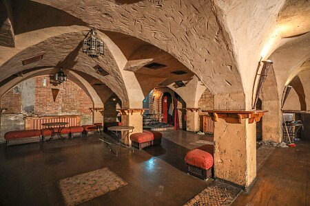 Red Venue  - Filming Locations Locations Direct -27