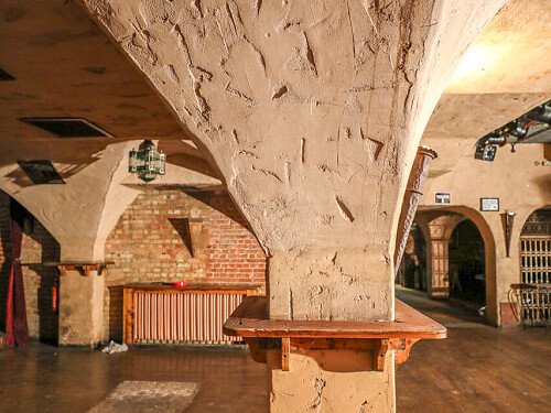 Red Venue  - Filming Locations Locations Direct -29