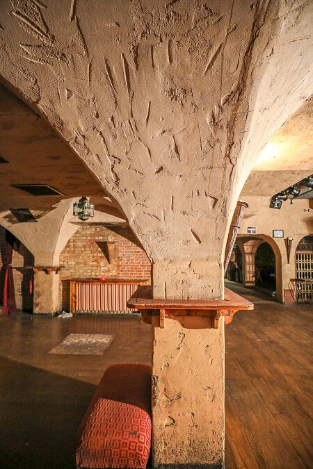 Red Venue  - Filming Locations Locations Direct -29