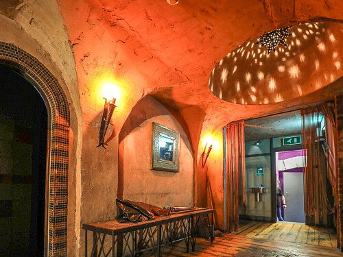 Red Venue  - Filming Locations Locations Direct -31