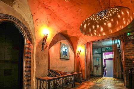 Red Venue  - Filming Locations Locations Direct -31