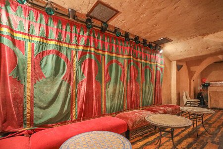 Red Venue  - Filming Locations Locations Direct -34