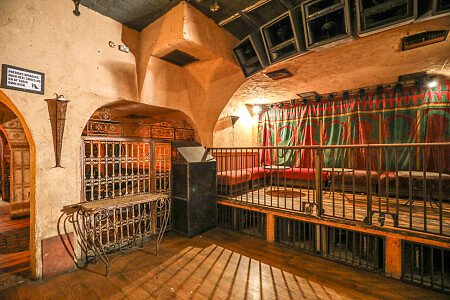 Red Venue  - Filming Locations Locations Direct -33