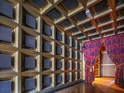 Red Venue  - Filming Locations Locations Direct -38