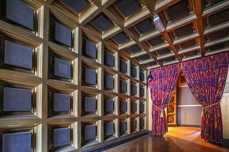 Red Venue  - Filming Locations Locations Direct -38