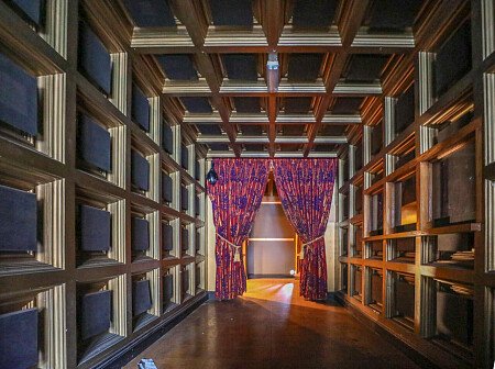 Red Venue  - Filming Locations Locations Direct -39