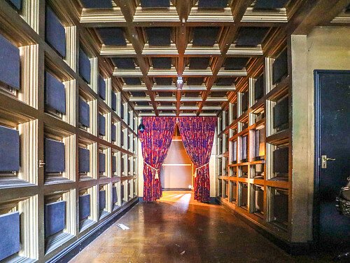 Red Venue  - Filming Locations Locations Direct -40