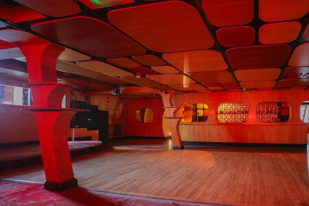 Red Venue  - Filming Locations Locations Direct -42