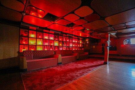 Red Venue  - Filming Locations Locations Direct -43