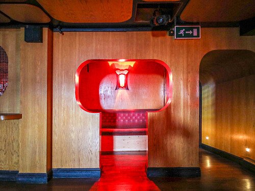 Red Venue  - Filming Locations Locations Direct -44