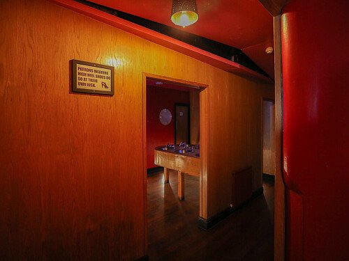 Red Venue  - Filming Locations Locations Direct -46