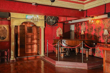 Red Venue  - Filming Locations Locations Direct -48