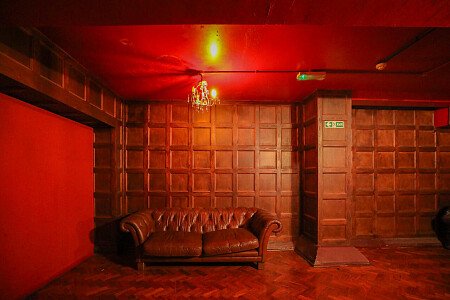 Red Venue  - Filming Locations Locations Direct -51