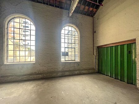 Run dowb warehouse  - Filming Locations Locations Direct -11