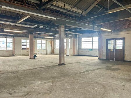 Run dowb warehouse  - Filming Locations Locations Direct -19