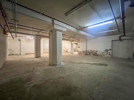 Run dowb warehouse  - Filming Locations Locations Direct -22