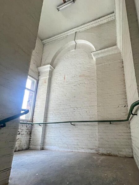 Run dowb warehouse  - Filming Locations Locations Direct -28