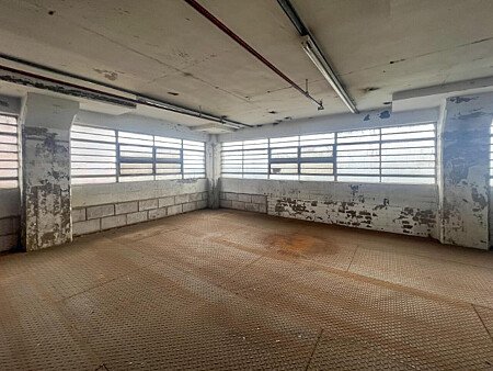 Run dowb warehouse  - Filming Locations Locations Direct -33