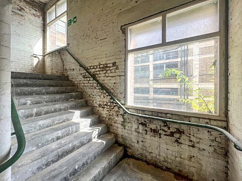 Run dowb warehouse  - Filming Locations Locations Direct -37