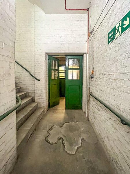 Run dowb warehouse  - Filming Locations Locations Direct -42