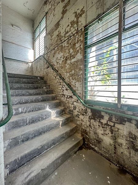 Run dowb warehouse  - Filming Locations Locations Direct -41